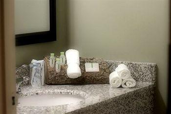 Ramada By Wyndham Yellowhead Nw 2* Edmonton