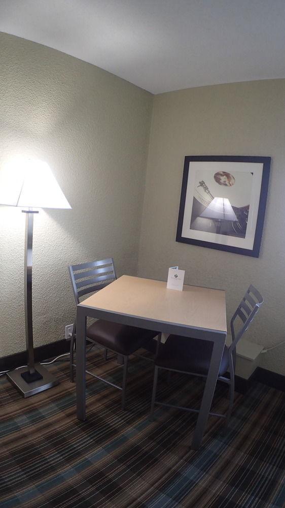 Ramada By Wyndham Yellowhead Nw Hotel 2*